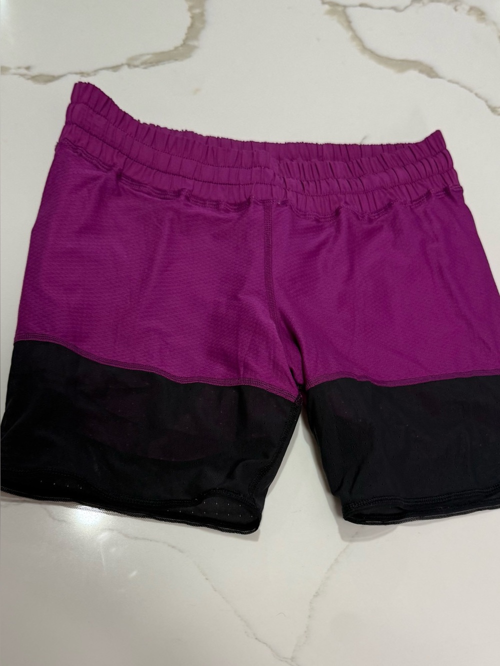 Lululemon Hot to Street Shorts in a Regal Plum built-in Black Mesh Liner Size 8 - Picture 8 of 10